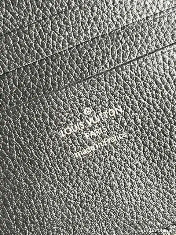 Official oldcobbler BUCKET NANO LOUIS VUITTON LOCKME 0602